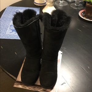 Ugg Bailey  bow 11 tall boot 👢 like new fab